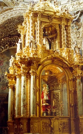 Altar de Nuestra Señora del Rosario