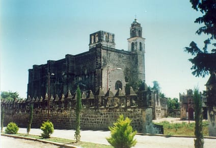 Vista Lateral del Ex-Convento Franciscano del Siglo XV