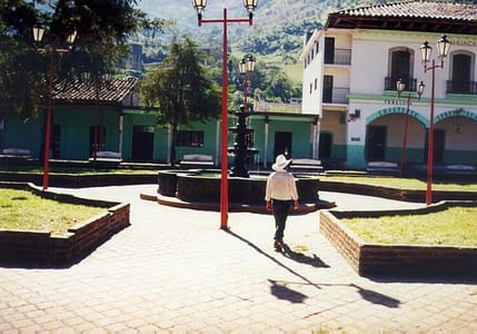 Plaza Principal de Ahuacatlan, Pue.