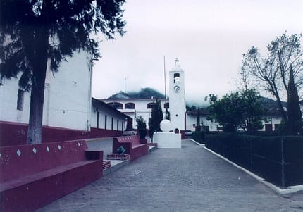 Reloj ubicado en el Parque Central de Zautla, Pue